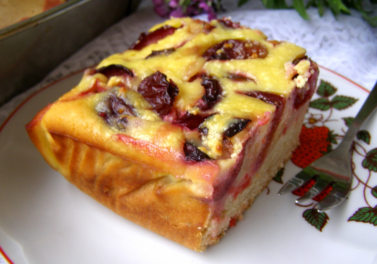 ciasto drożdżowe z suszonych drożdży ze śliwkami i twarogiem... DoradcaSmaku.pl