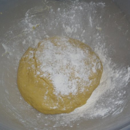 Krok 3 - Ciasto drożdżowe ze śliwkami i cynamonem foto