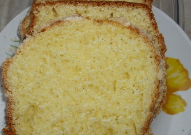 Fotografia przedstawiająca ciasto drożdżowe