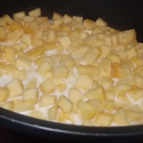 Krok 1 - Ciasto dyniowe na drożdżach  z jabłkiem foto