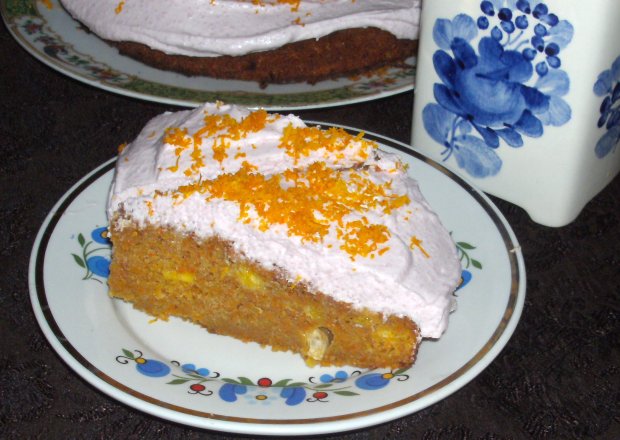 Fotografia przedstawiająca ciasto dyniowo-pomarańczowe...