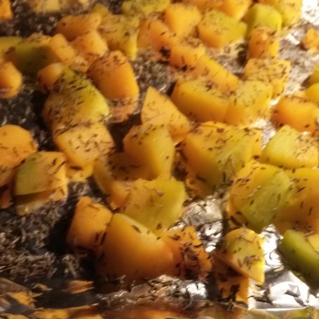 Krok 2 - Ciasto francuskie z dynią, szpinakiem i serem feta foto