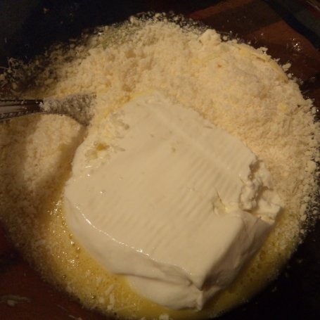 Krok 4 - Ciasto francuskie z groszkiem i makrelą foto