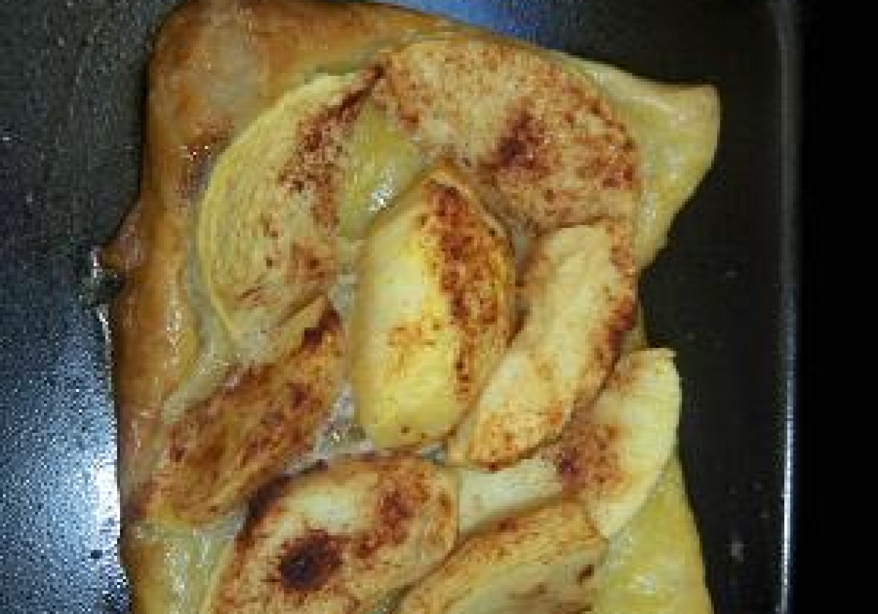 Ciasto francuskie z jabłkami i cynamonem foto