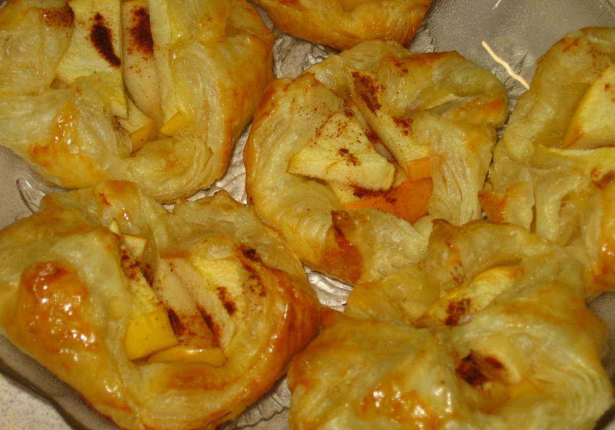 Ciasto francuskie z jabłkami foto