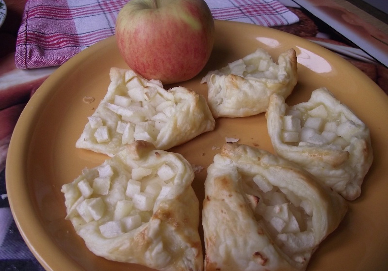 Ciasto francuskie z jabłkiem foto