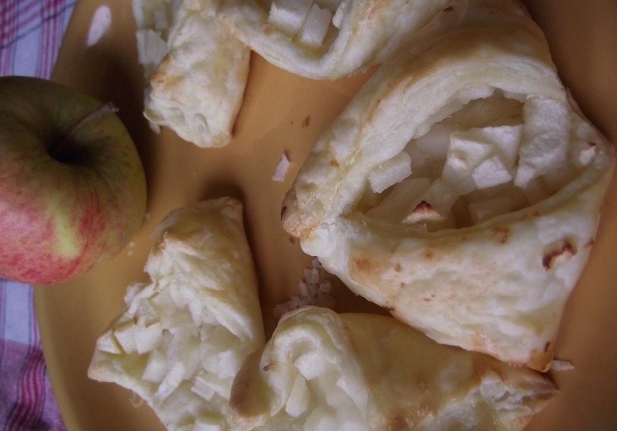Ciasto francuskie z jabłkiem foto