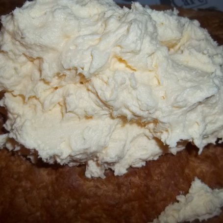 Krok 4 - Ciasto francuskie z kremem i bitą śmietaną  foto