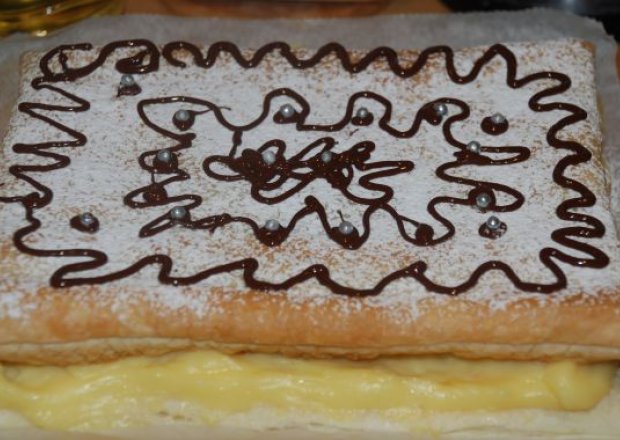 Fotografia przedstawiająca Ciasto francuskie z kremem karpatkowym