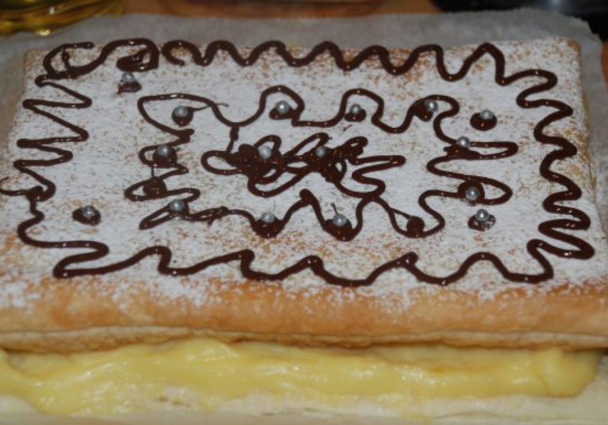 Ciasto francuskie z kremem karpatkowym foto