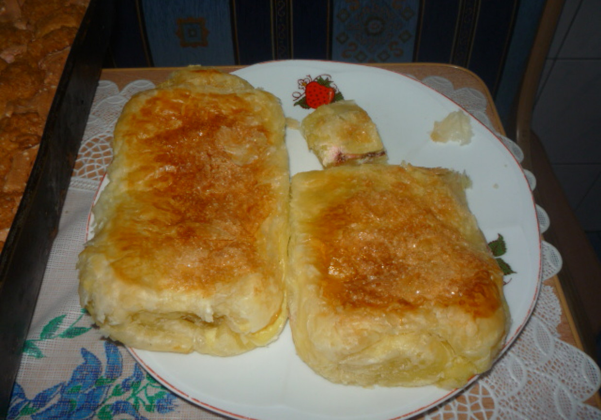Ciasto francuskie z serem foto