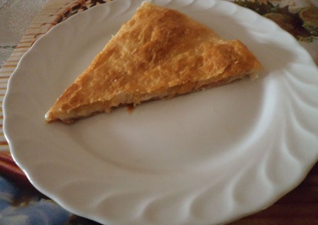 Fotografia przedstawiająca Ciasto francuskie z szynką i serem wg.Ady