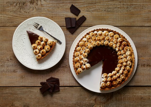 Fotografia przedstawiająca Ciasto gruszkowo-czekoladowe z bezą piernikową - Różne smakołyki