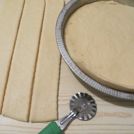 Krok 2 - Ciasto imbirowe z " czekoladowymi" śliwkami foto