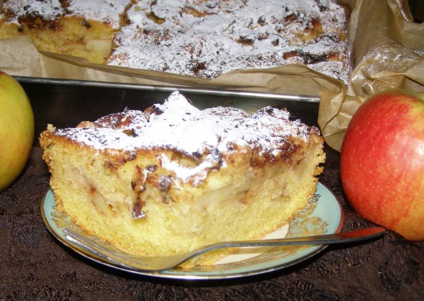 Fotografia przedstawiająca ciasto jabłkowe łatwe i smaczne...