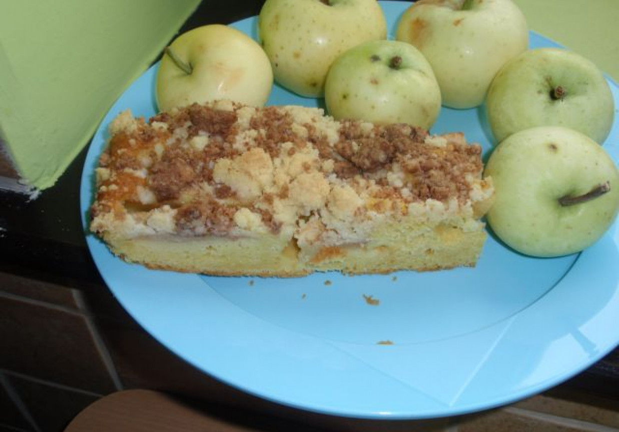 Ciasto jabłkowe z kolorową  kruszonką foto