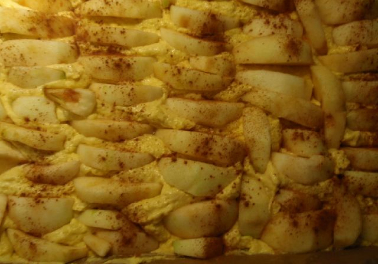 Ciasto jabłkowe z kolorową  kruszonką foto
