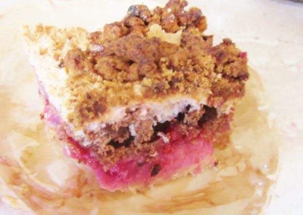 Fotografia przedstawiająca Ciasto jagodowo truskawkowe