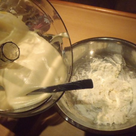 Krok 1 - Ciasto jogurtowe z agrestem foto