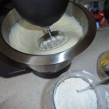 Krok 1 - Ciasto jogurtowe z borówką amerykańską foto