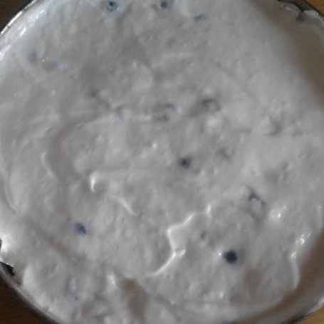 Krok 5 - Ciasto jogurtowe z borówką amerykańską foto