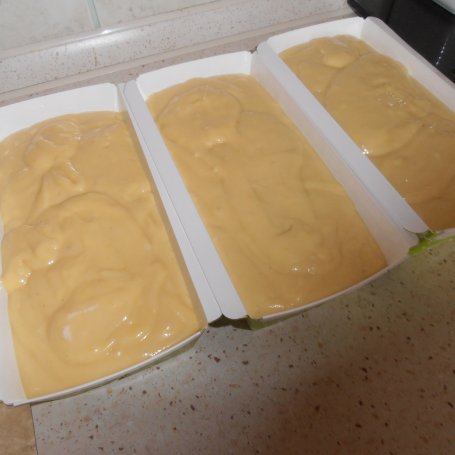 Krok 3 - Ciasto jogurtowo-pomarańczowe foto