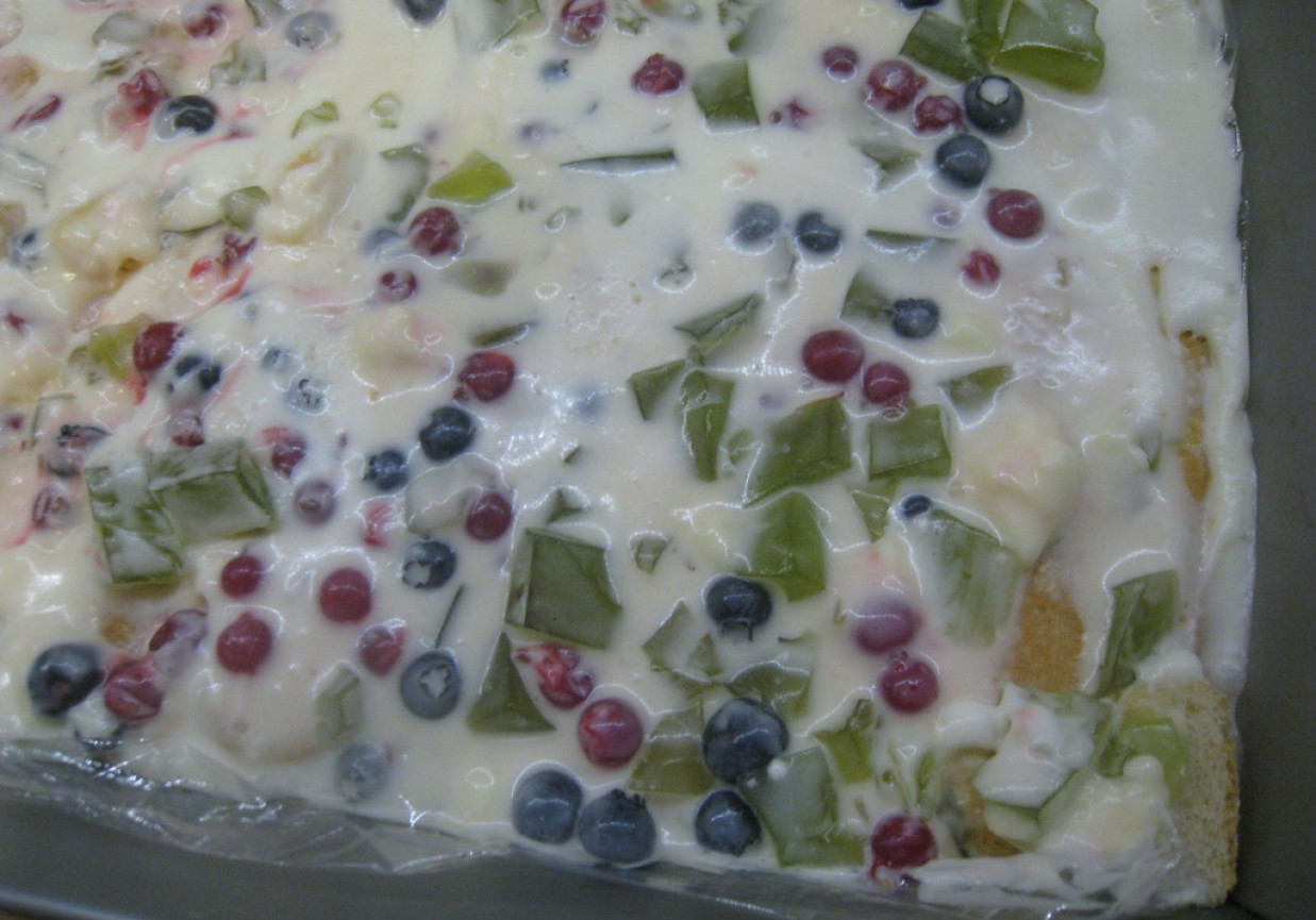 Ciasto jogurtowo-śmietanowe z owocami foto
