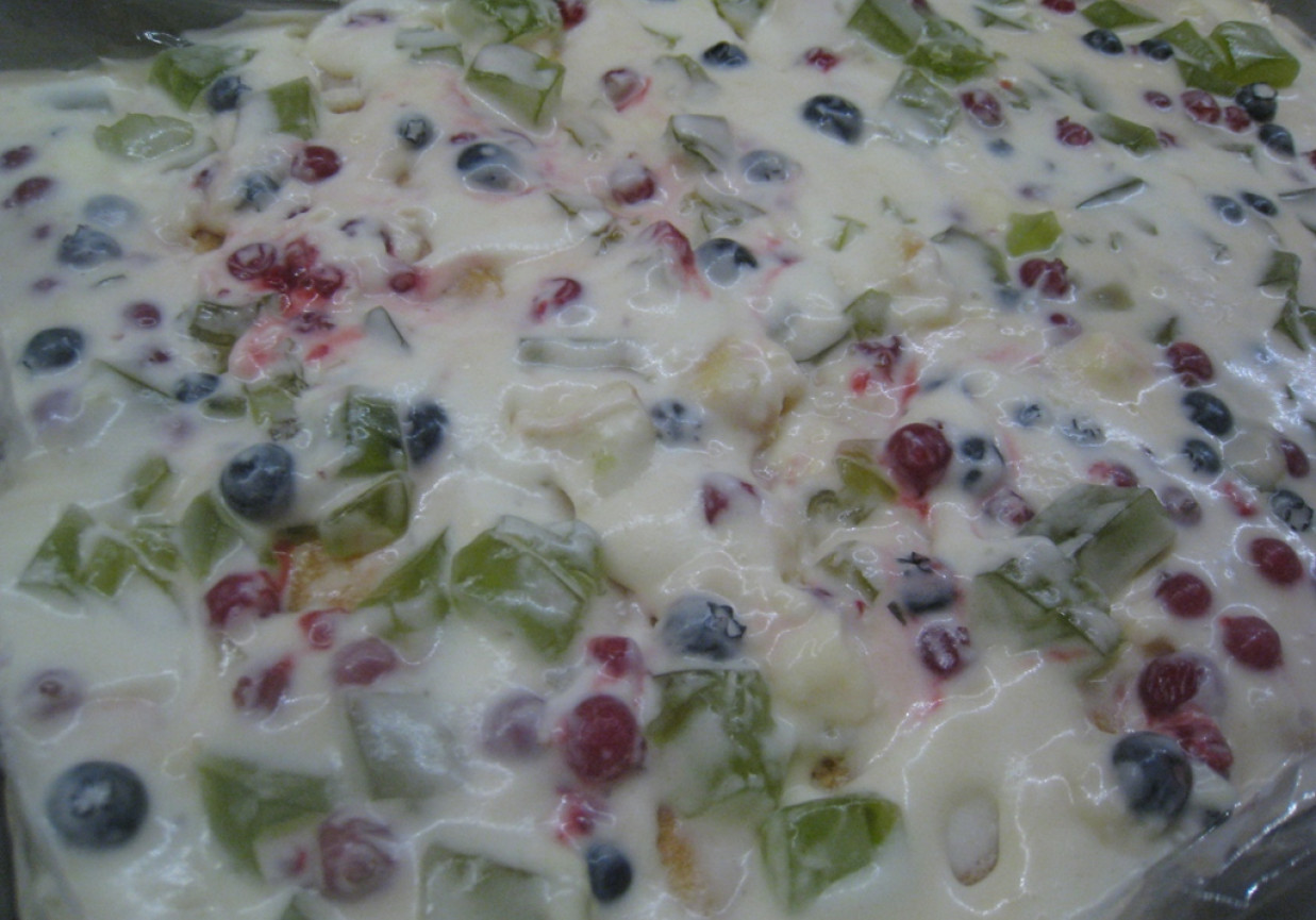 Ciasto jogurtowo-śmietanowe z owocami foto