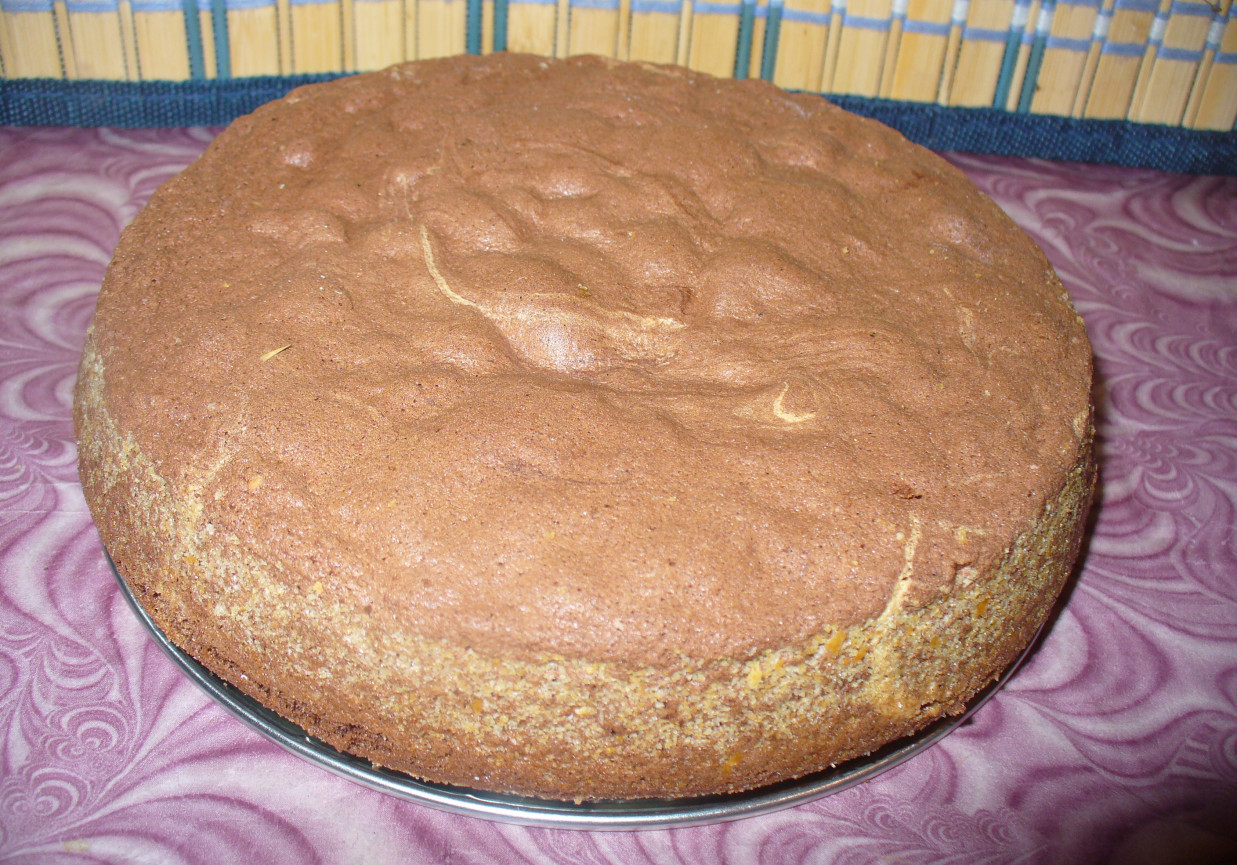 Ciasto kakaowe do tortu  foto