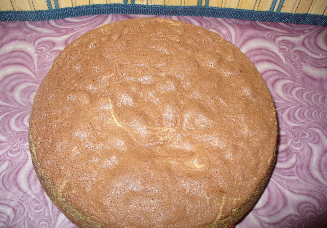 Ciasto kakaowe do tortu  foto