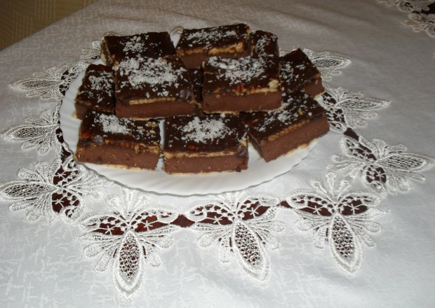 Fotografia przedstawiająca Ciasto kakaowe z kaszą manną