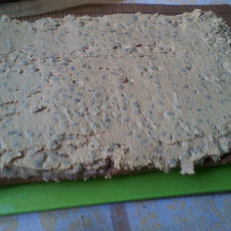Krok 7 - Ciasto kakaowe z kremem słonecznikowym foto