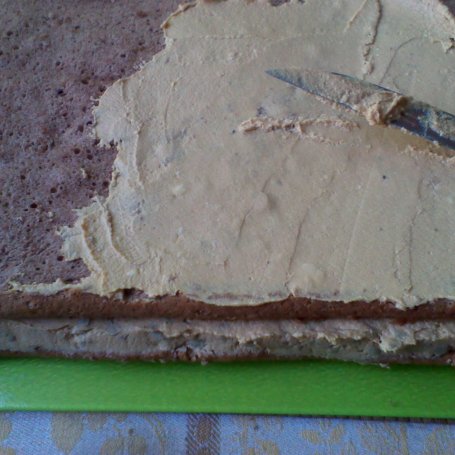 Krok 8 - Ciasto kakaowe z kremem słonecznikowym foto
