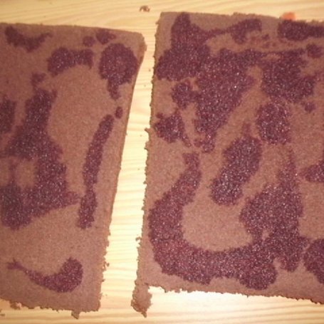 Krok 6 - Ciasto kakaowe z masą budyniowo-wiśniową foto