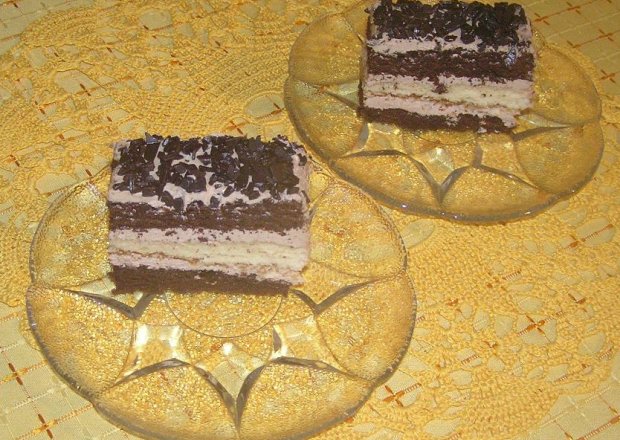 Fotografia przedstawiająca Ciasto kakaowe z masą