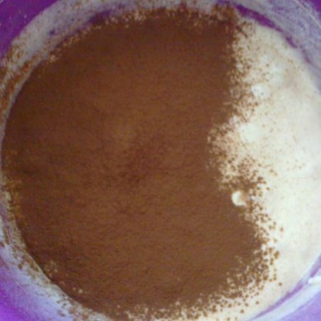 Krok 2 - Ciasto kakaowe z mleczną masą foto