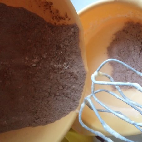 Krok 4 - Ciasto kakaowe z Ricottą i orzechami :) foto