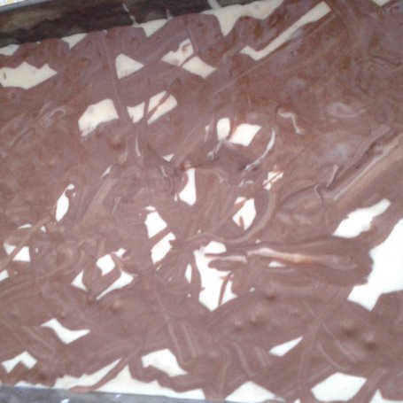 Krok 6 - Ciasto kakaowe z truskawkami foto