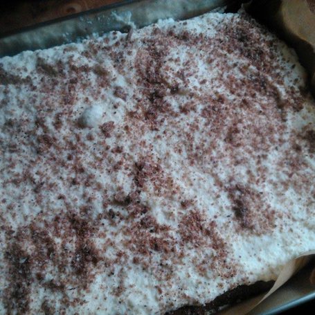 Krok 7 - Ciasto kakaowo-orzechowe z masą śmietankową foto