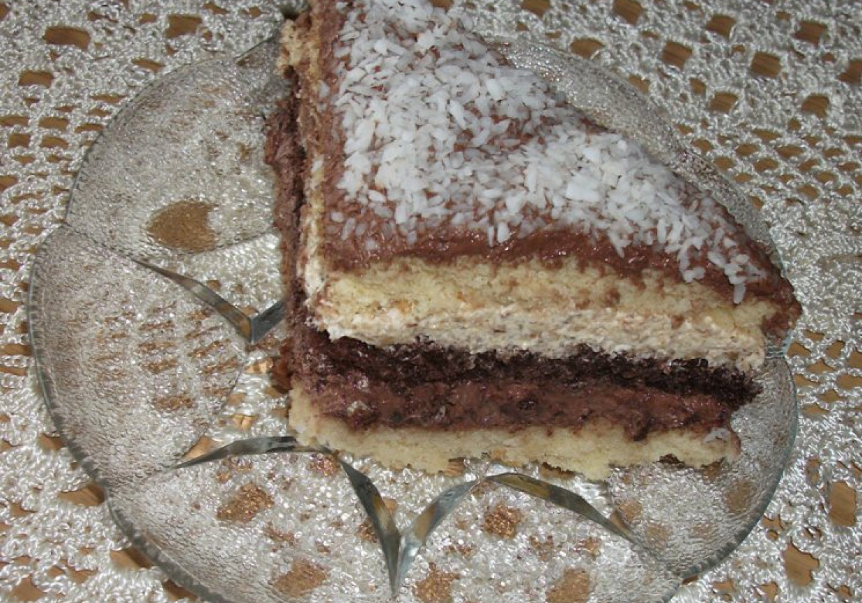 Ciasto kakaowo-orzechowe z czekoladą foto