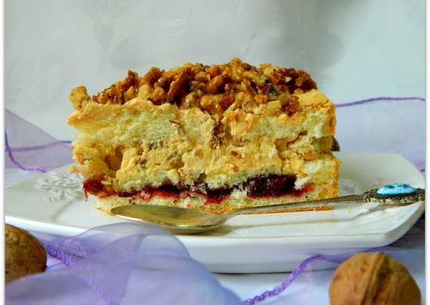 Fotografia przedstawiająca Ciasto karmelowo-orzechowe