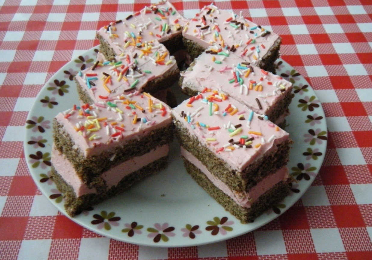 Ciasto kawowe z różową masą foto