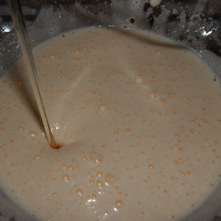 Krok 2 - Ciasto kefirowe z cynamonem i antonówkami foto