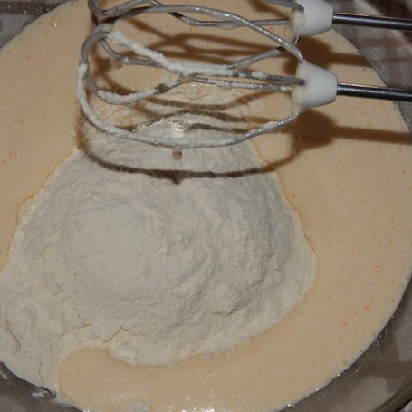 Krok 3 - Ciasto kefirowe z cynamonem i antonówkami foto