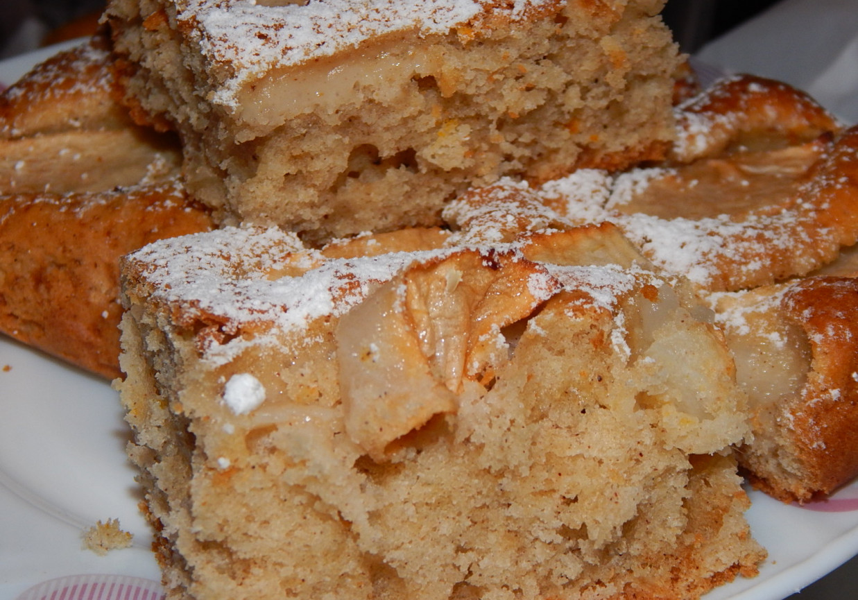Ciasto kefirowe z cynamonem i antonówkami foto