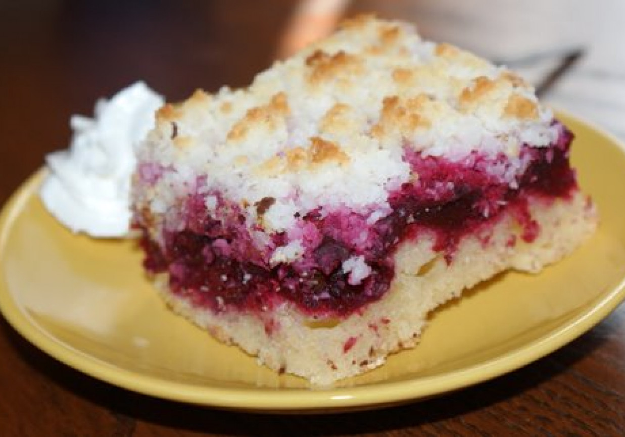 CIASTO KOKOSOWE Z OWOCAMI foto