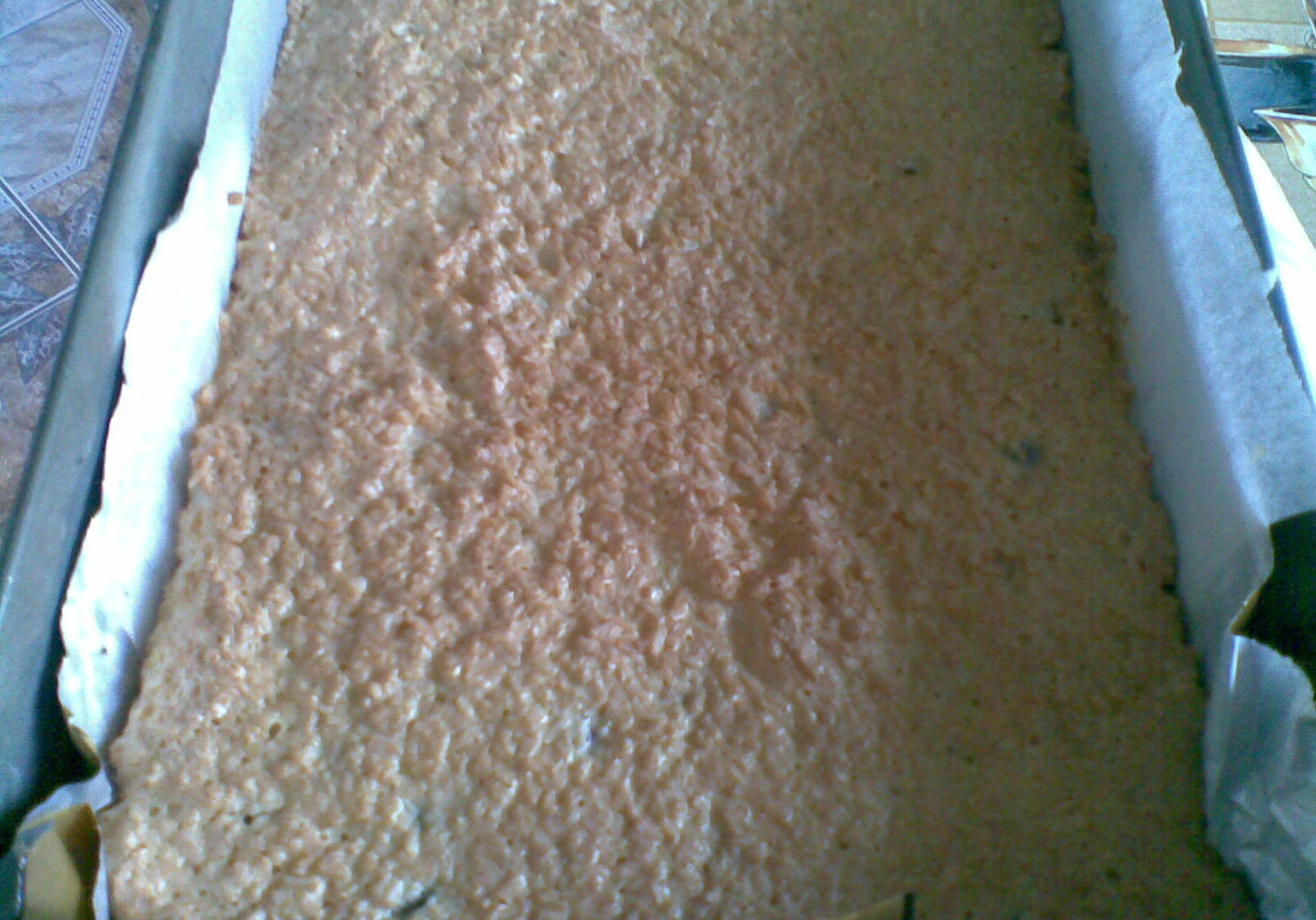 ciasto kokosowe z wiśniami foto