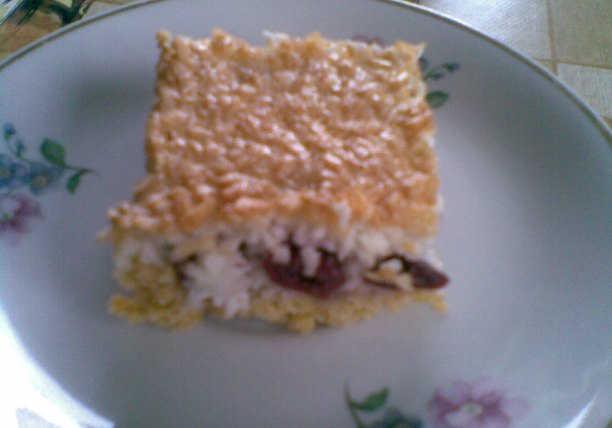 ciasto kokosowe z wiśniami foto