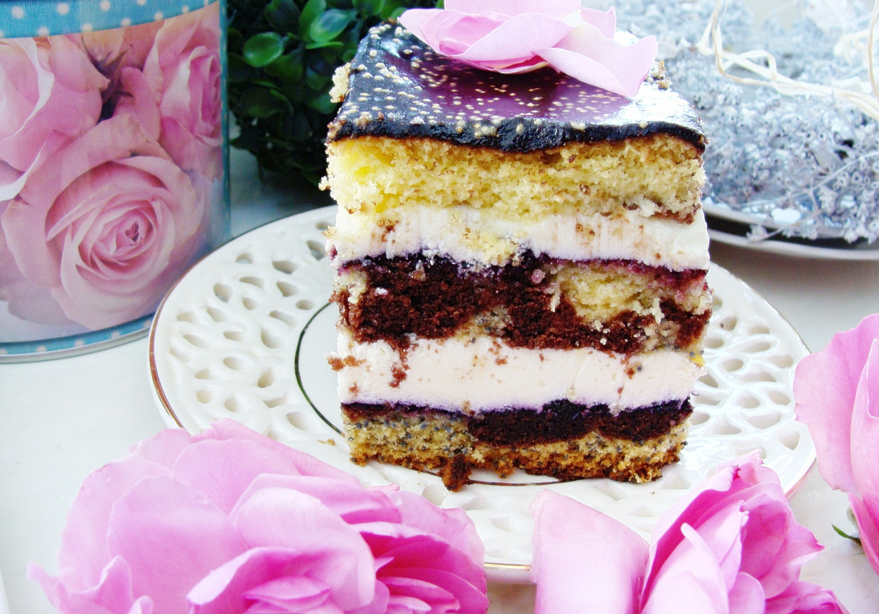 Ciasto kolorowe z brzoskwiniami foto