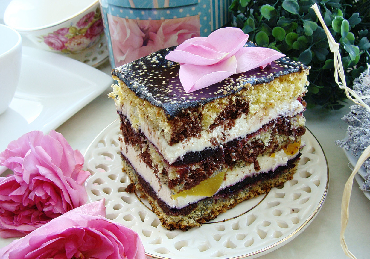 Ciasto kolorowe z brzoskwiniami foto